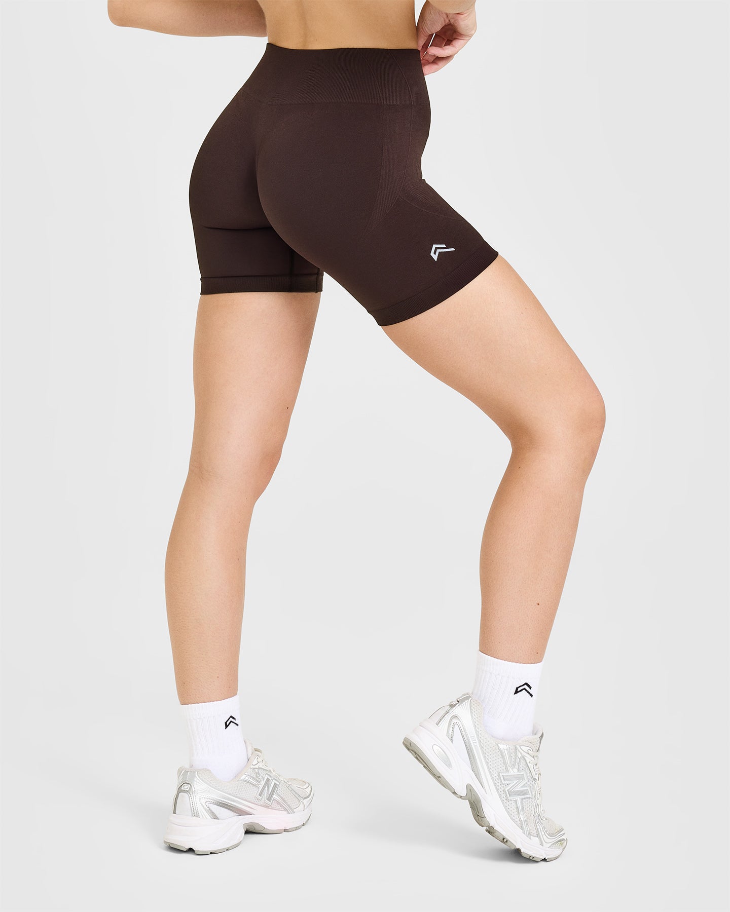 EnhanceLift™ Seamless Shorts with White Logo | Plum Brown