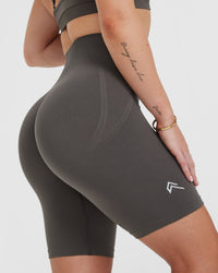 Effortless Seamless Cycling Shorts with White Logo | Deep Taupe
