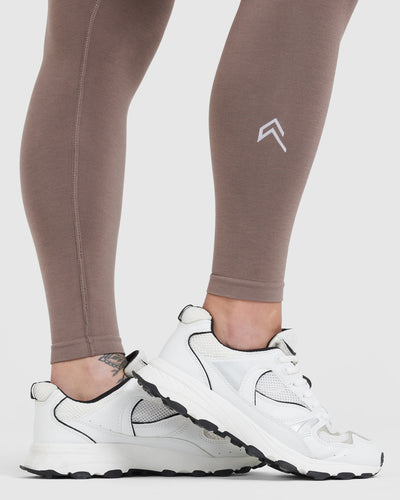 Effortless Seamless Leggings with White Logo | Washed Cool Brown