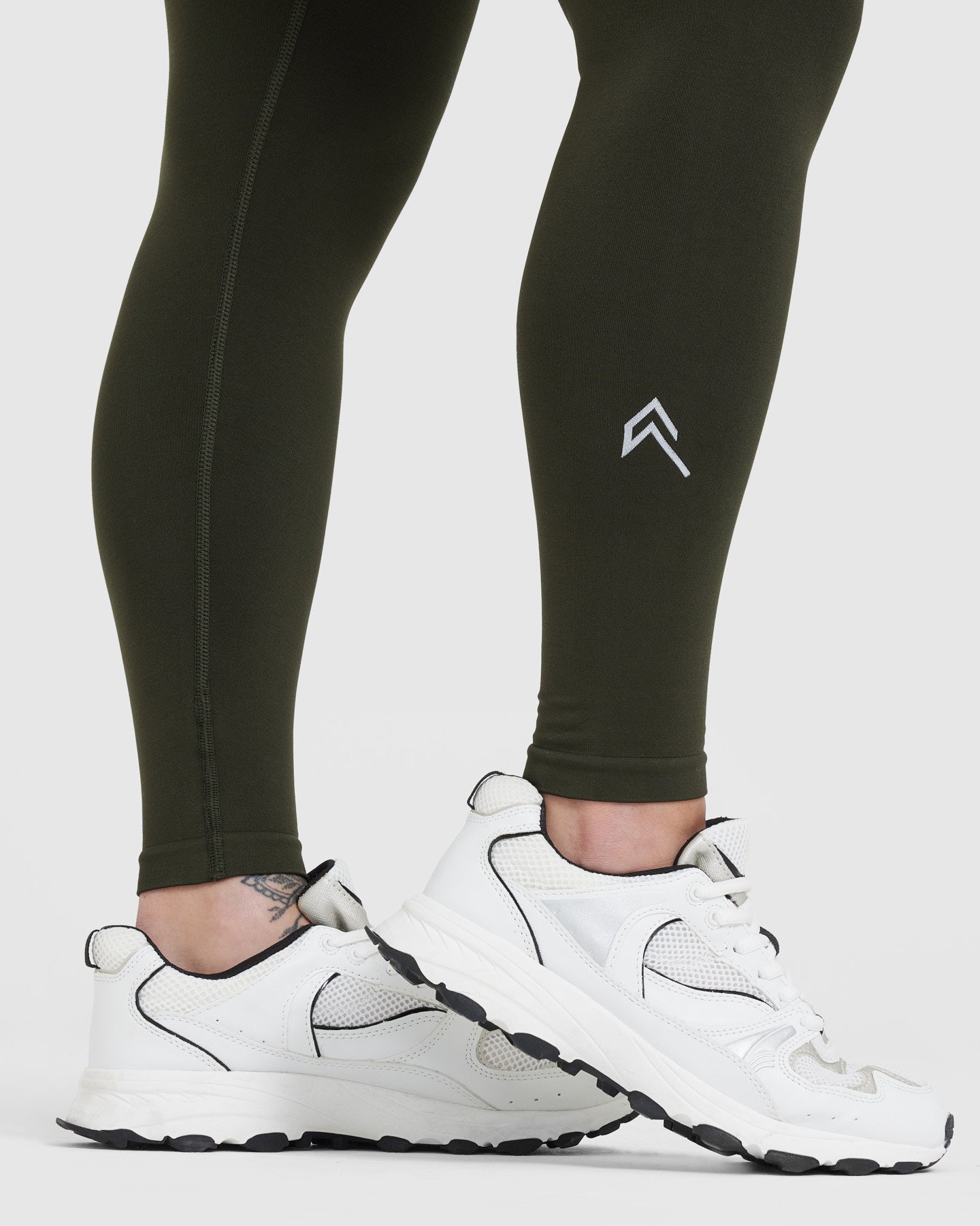Effortless Seamless Leggings with White Logo | Khaki