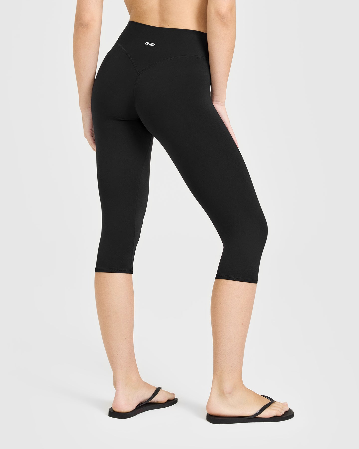 SoftMotion™ High Waisted Capri Leggings | Black