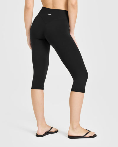 SoftMotion™ High Waisted Capri Leggings | Black