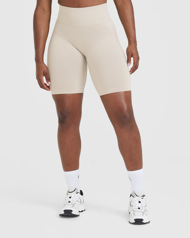 Effortless Seamless Cycling Shorts with White Logo | Sand