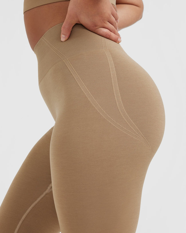 Effortless Seamless Leggings with White Logo | Dune Brown