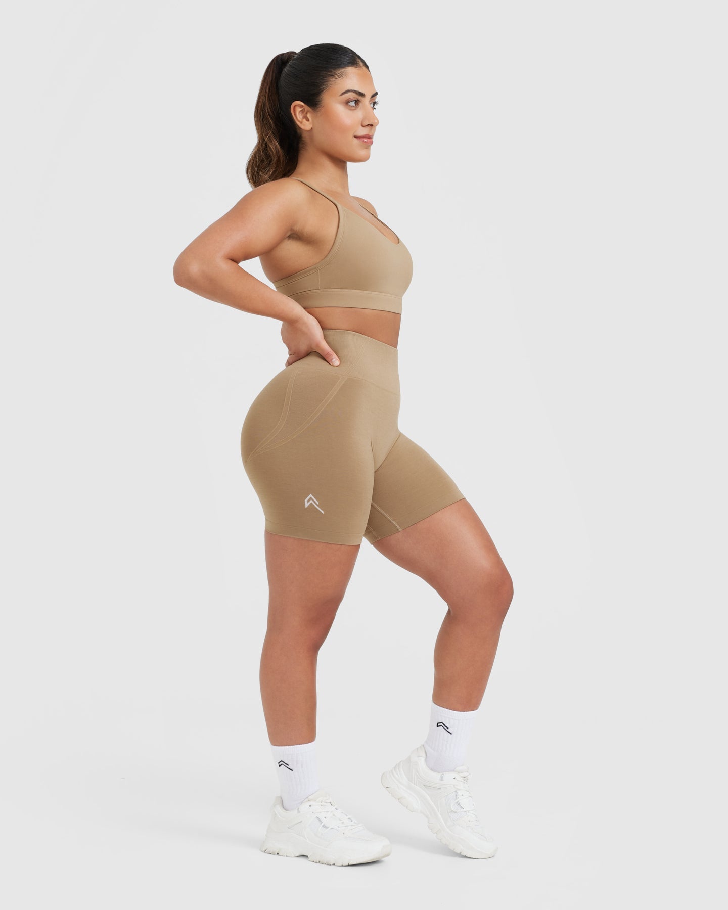 Effortless Seamless Shorts with White Logo | Dune Brown
