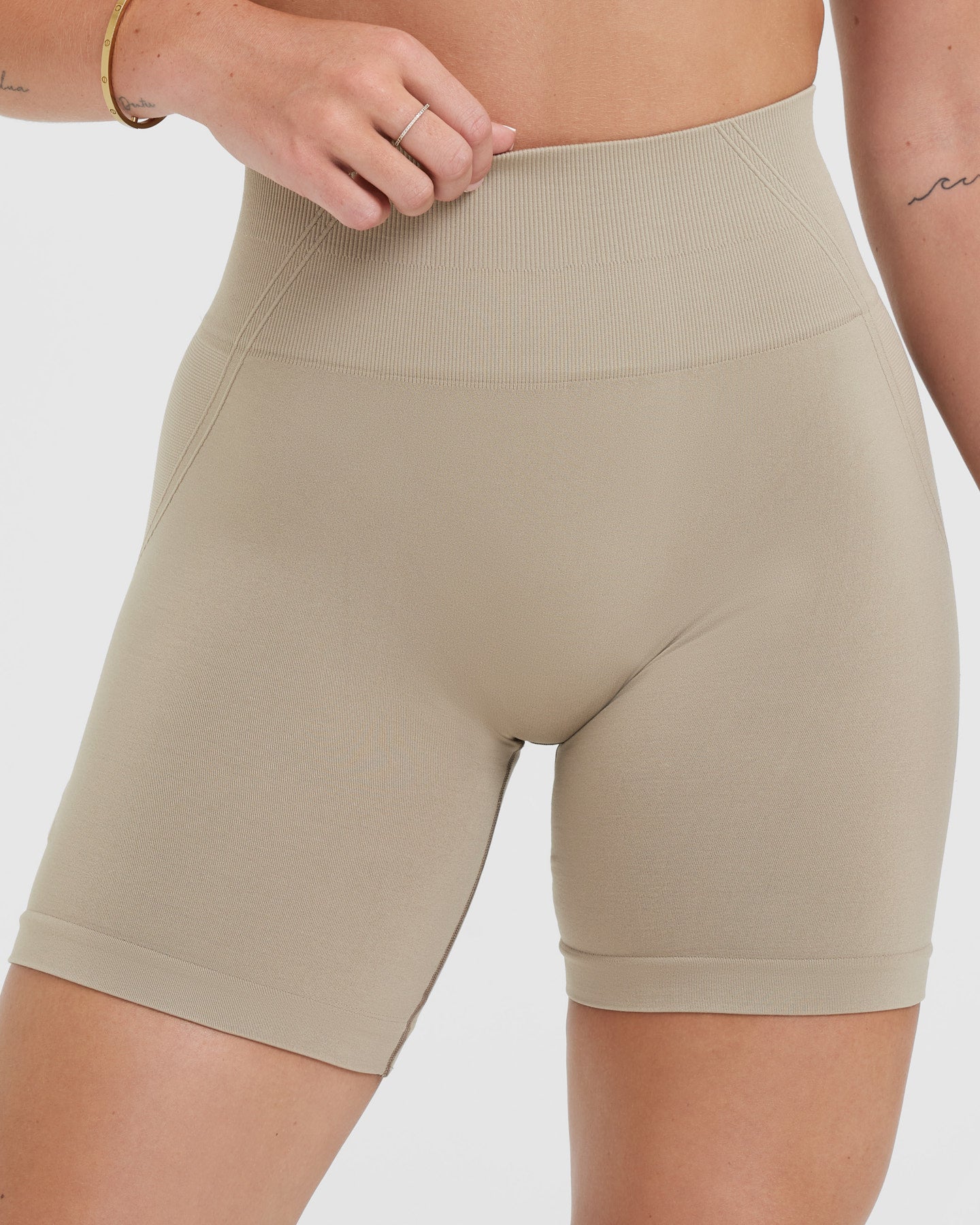 Effortless Seamless Shorts with White Logo | Washed Sandstone