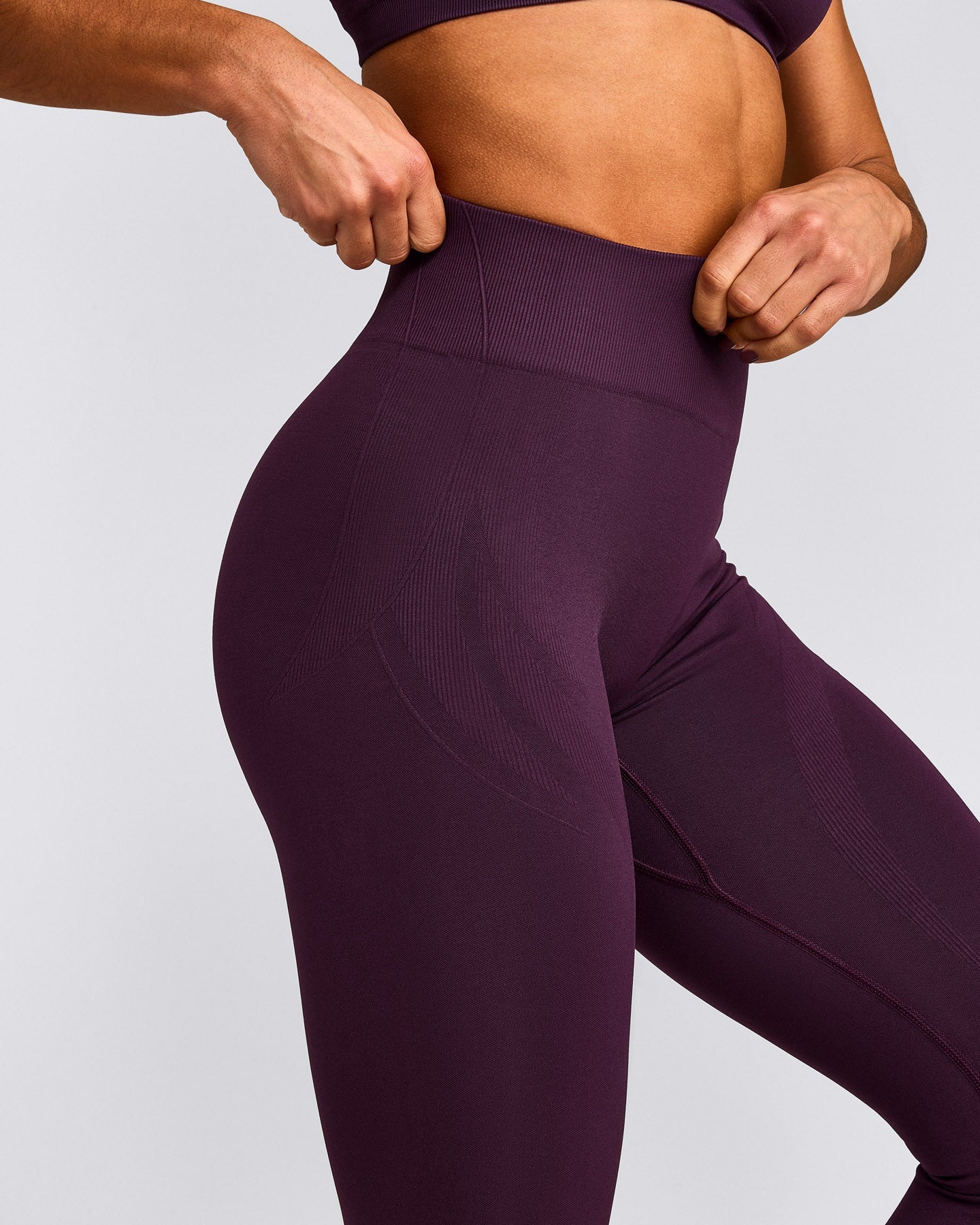 EnhanceLift™ Seamless Leggings with Grey Logo | Blackberry Purple