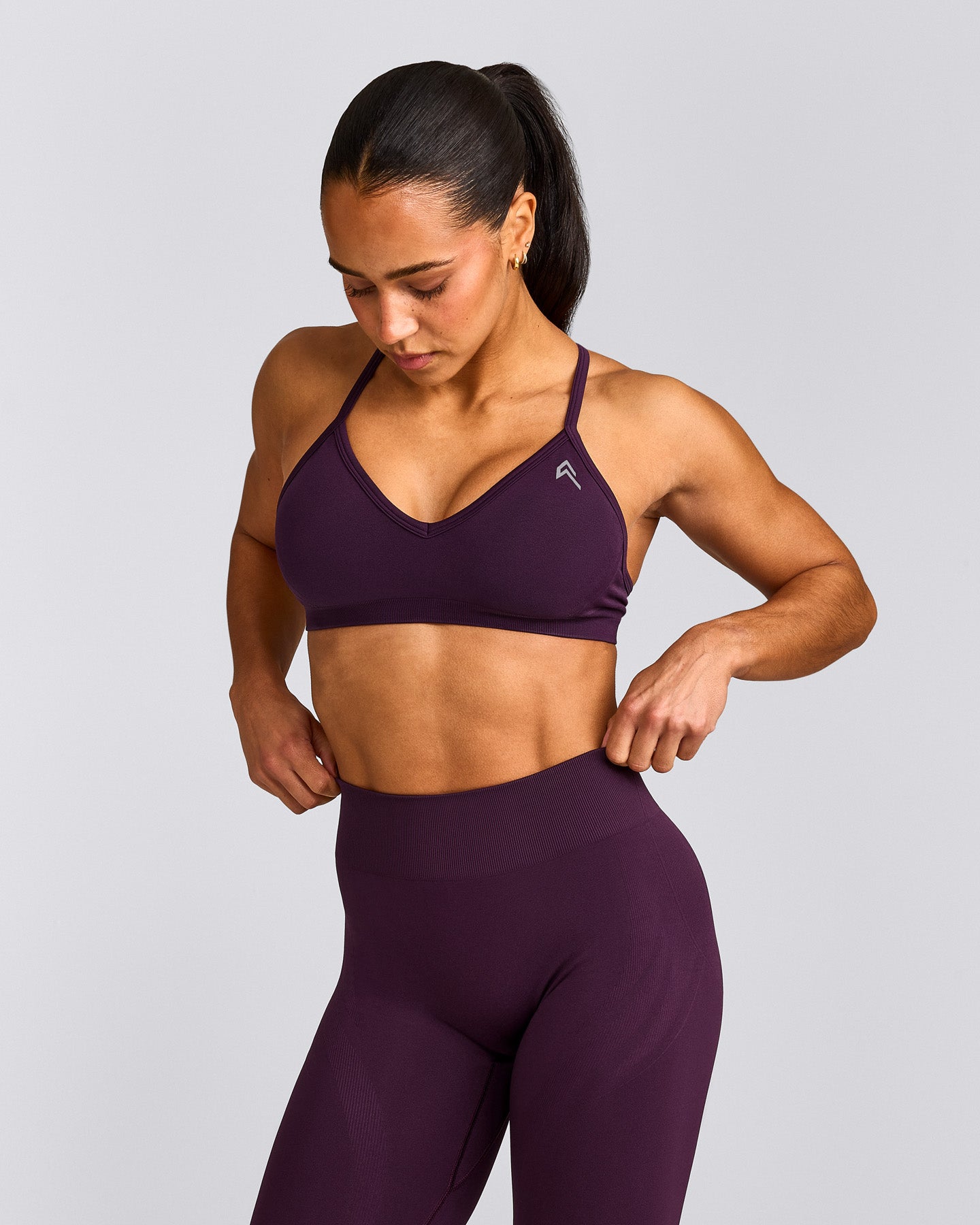 EnhanceLift™ Seamless Strappy Sports Bra with Grey Logo | Blackberry Purple