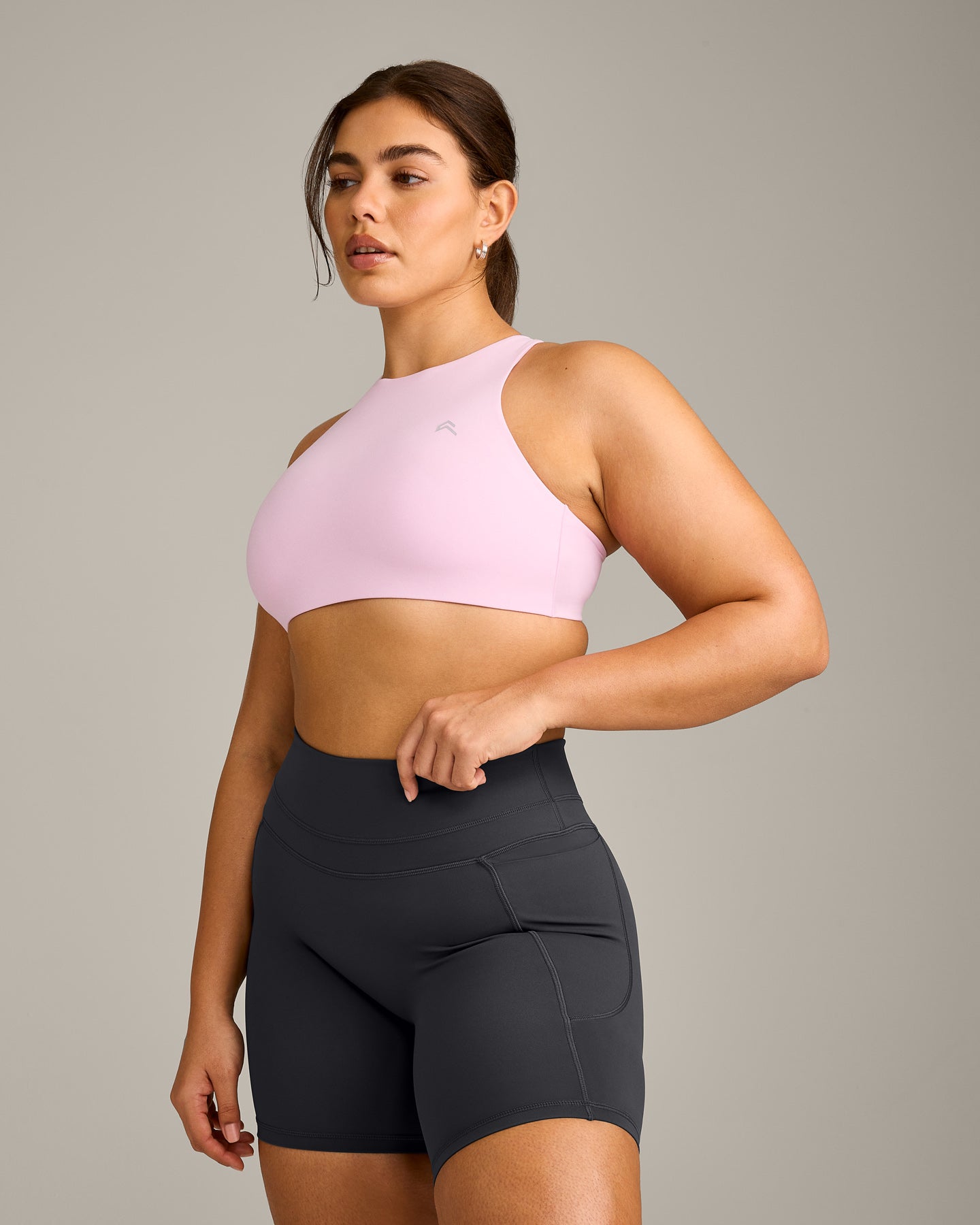 EasyLift™ High Neck Sports Bra with Grey Logo | Chalk Pink