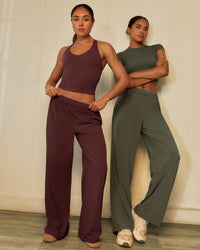 AirMove™ Straight Leg Pants with Reflective Logo | Velvet Mocha