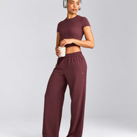 AirMove™ Straight Leg Pants with Reflective Logo | Velvet Mocha