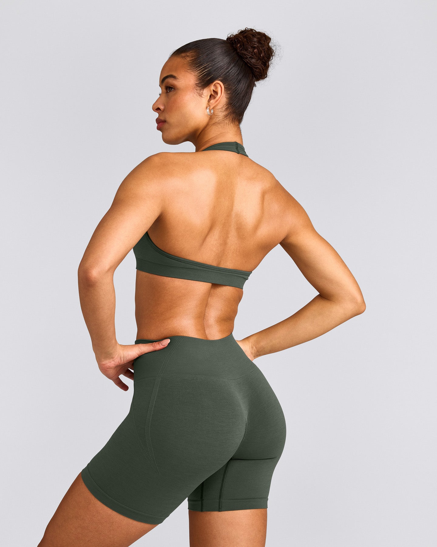 EffortlessLift™ Seamless Halter Neck Sports Bra with Grey Logo | Dark Khaki