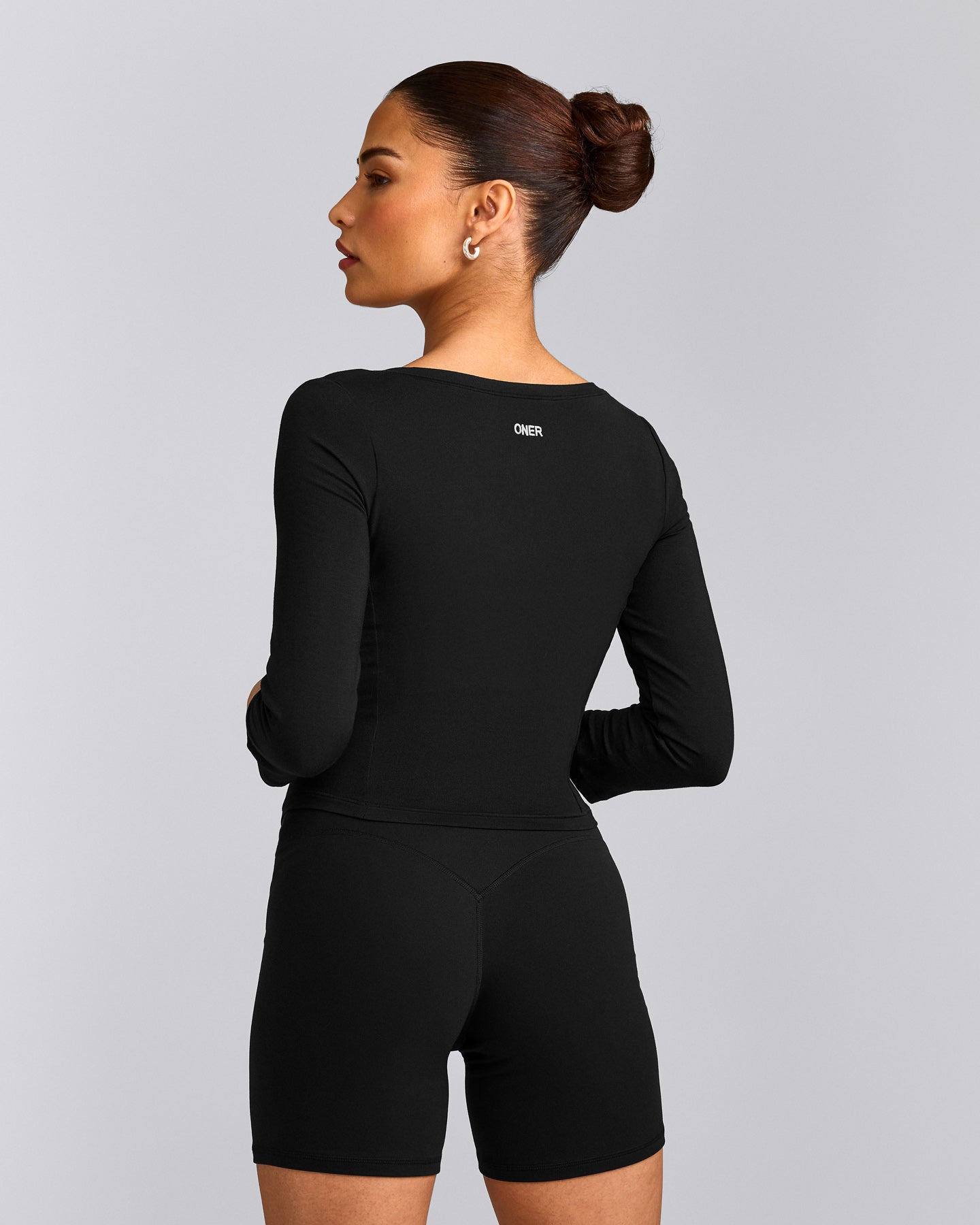 Mellow™ Motion Wide V Neck 3/4 Length Sleeve Mid Top | Black