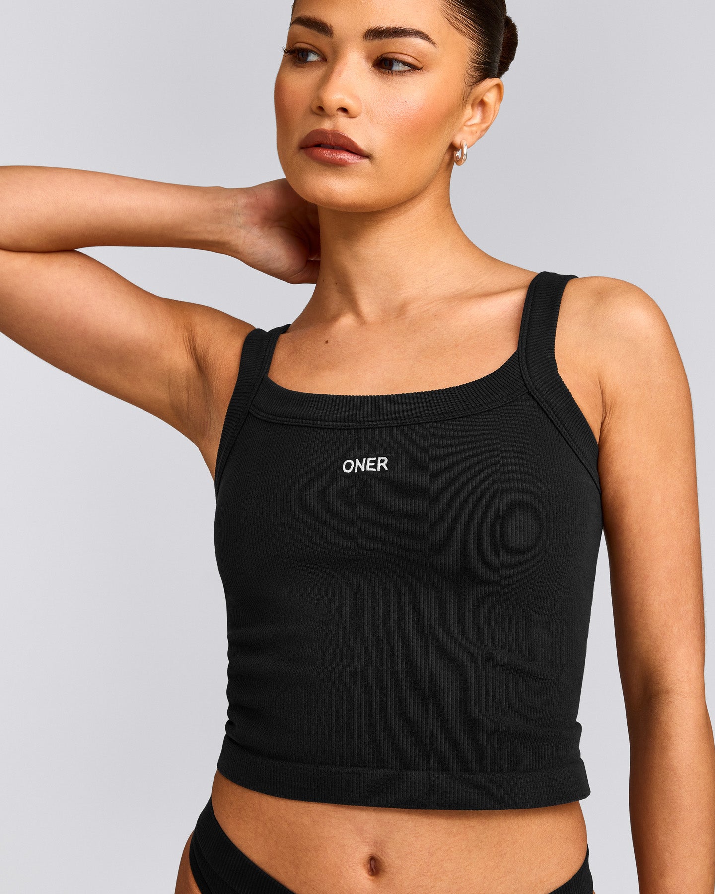 Seamless Scoop Neck Vest | Black
