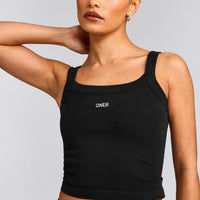 Seamless Scoop Neck Vest | Black