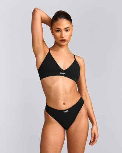 Seamless Strappy Bralette | Black