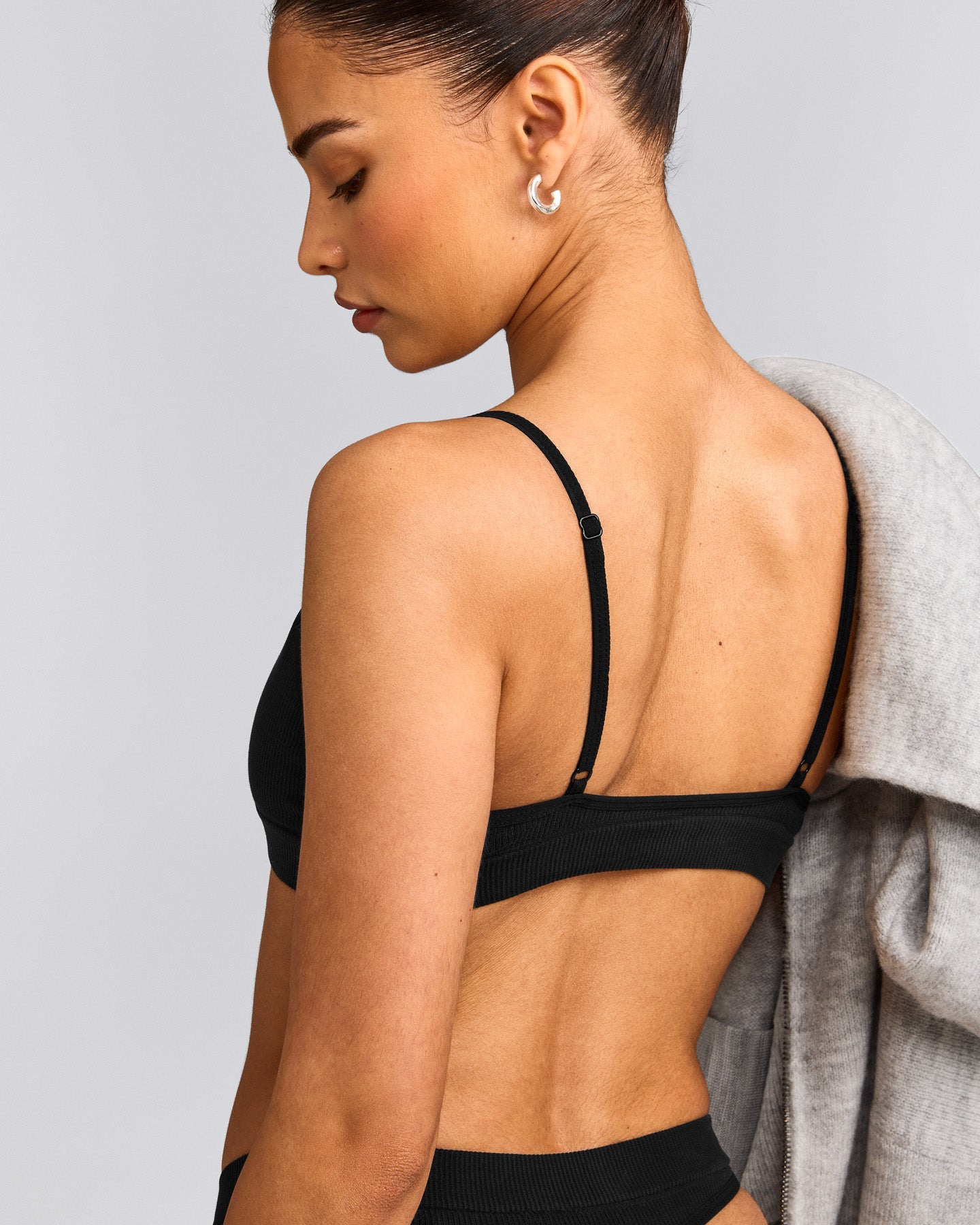 Seamless Strappy Bralette | Black