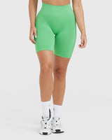 Effortless Seamless Cycling Shorts with White Logo | Jade